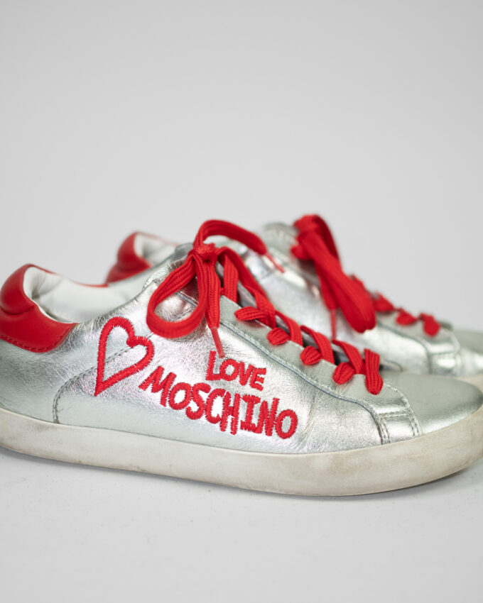 Trendy Silver Vintage Moschino Sneaker - 36