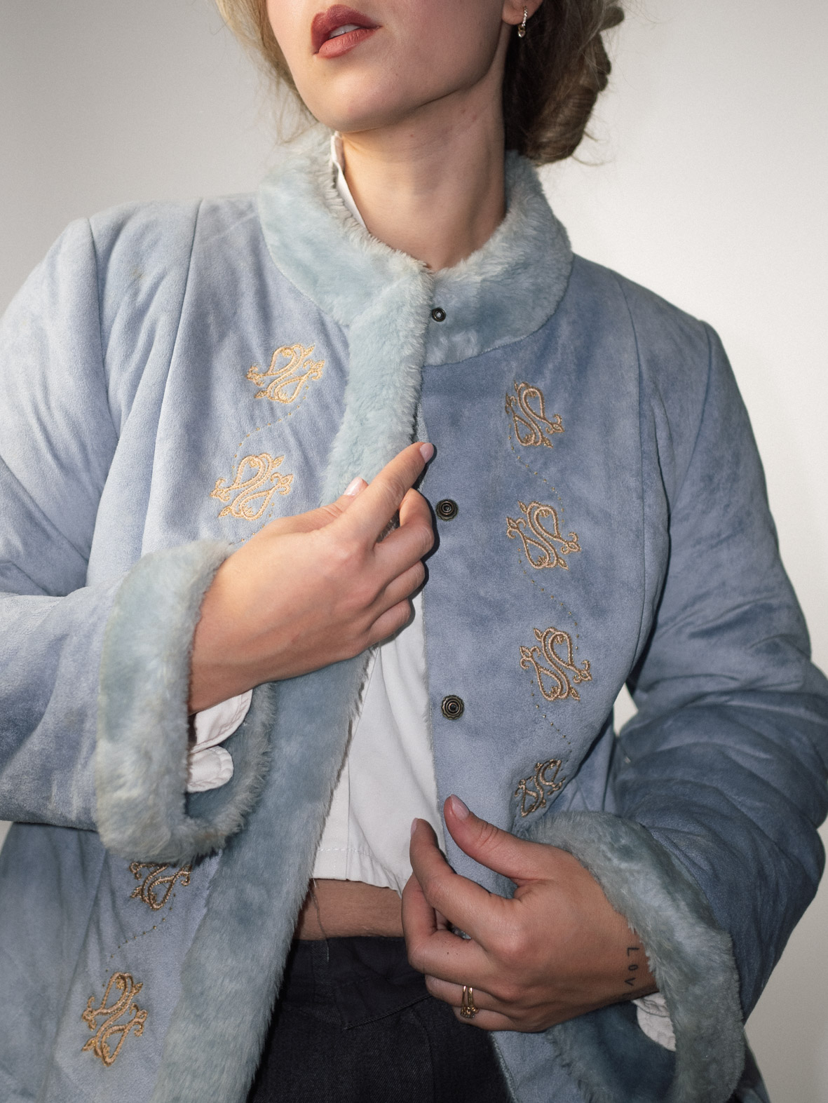 Faux Fur Vintage Jacket with Embroidered Details – S - Image 3