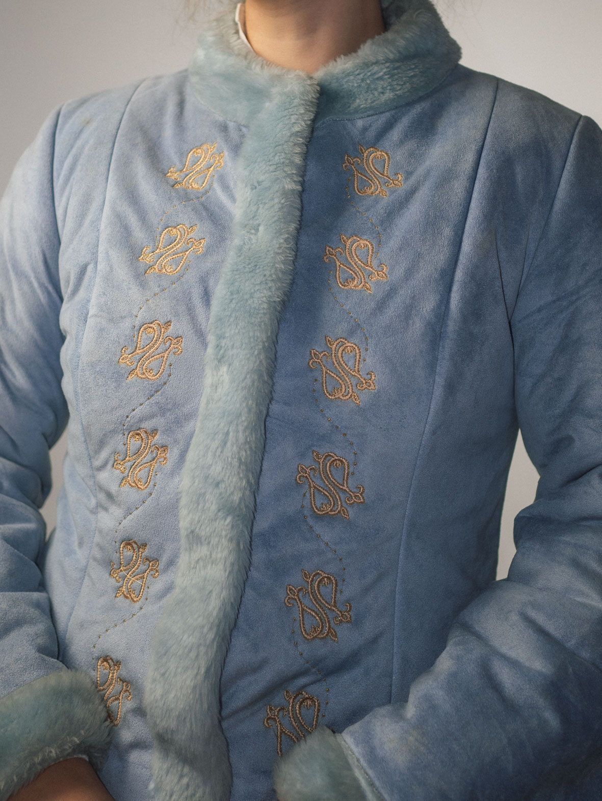 Faux Fur Vintage Jacket with Embroidered Details – S - Image 7