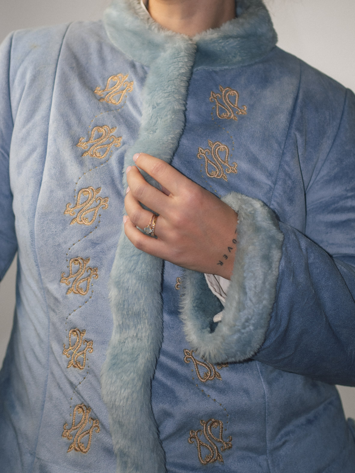 Faux Fur Vintage Jacket with Embroidered Details – S - Image 6