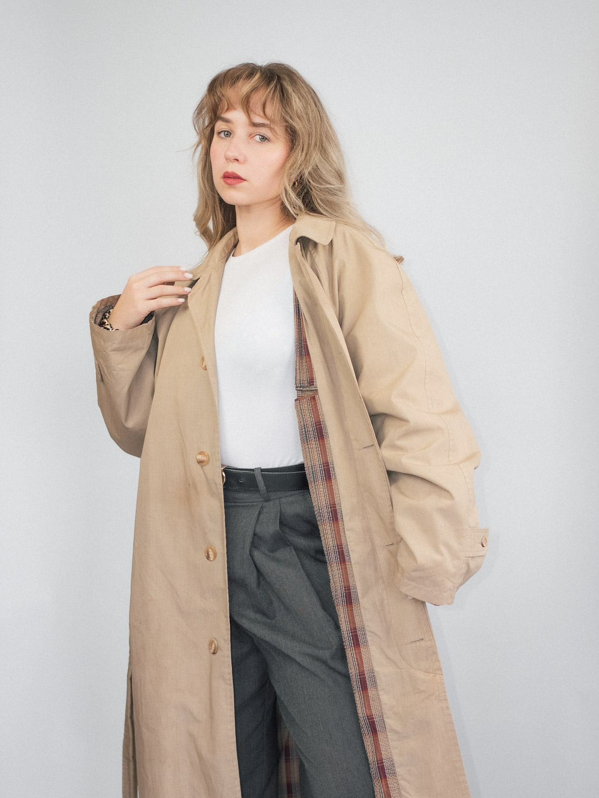 Classic Beige Vintage Coat – M/L - Image 2