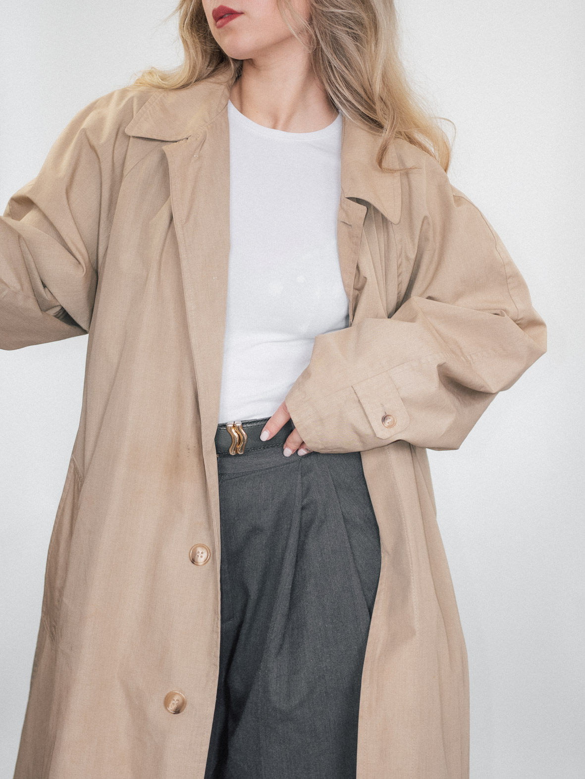 Classic Beige Vintage Coat – M/L - Image 5