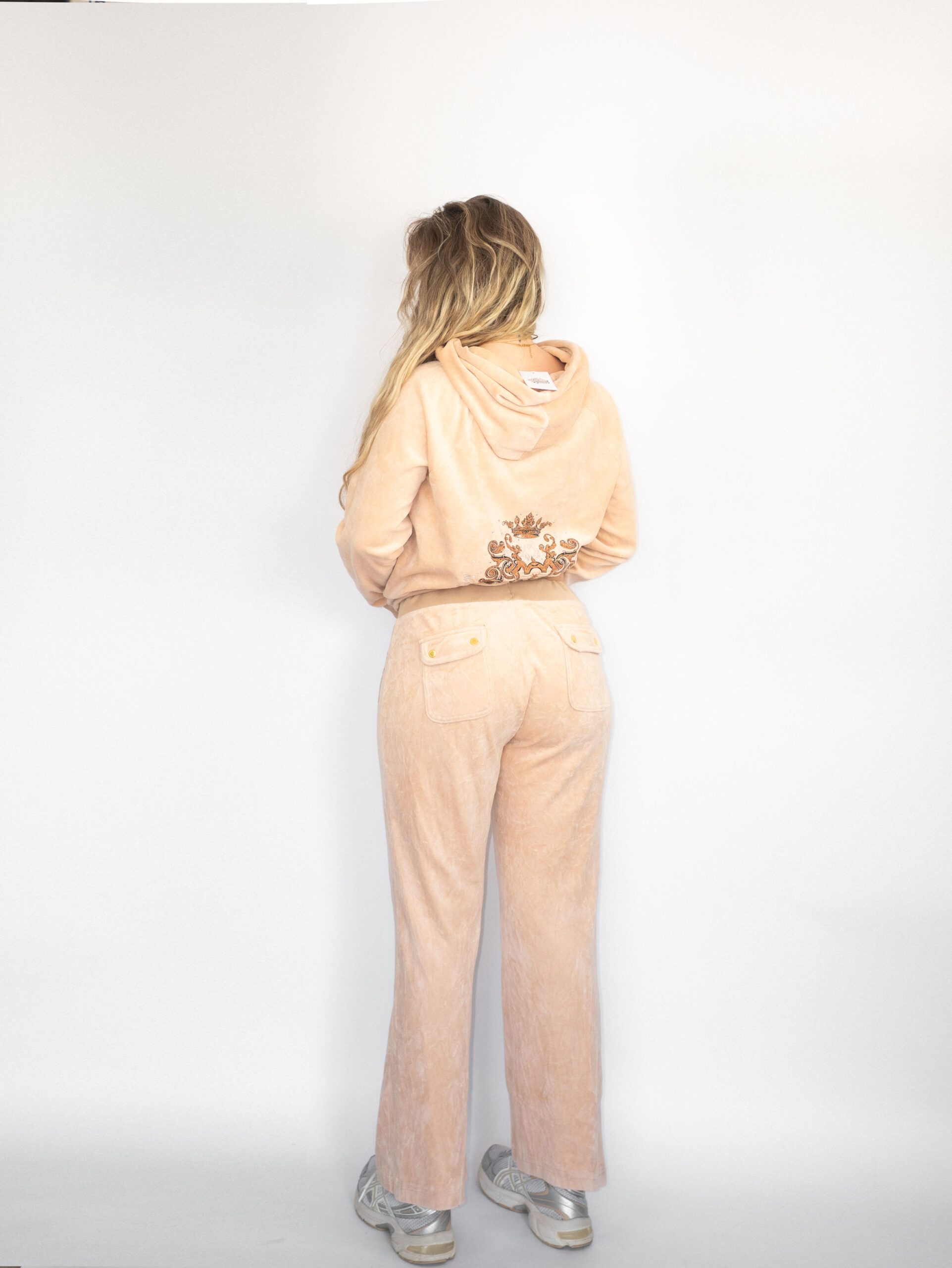 Juicy Luxe Bottoms – Vintage Peach Velour Pants - M/L - Image 4