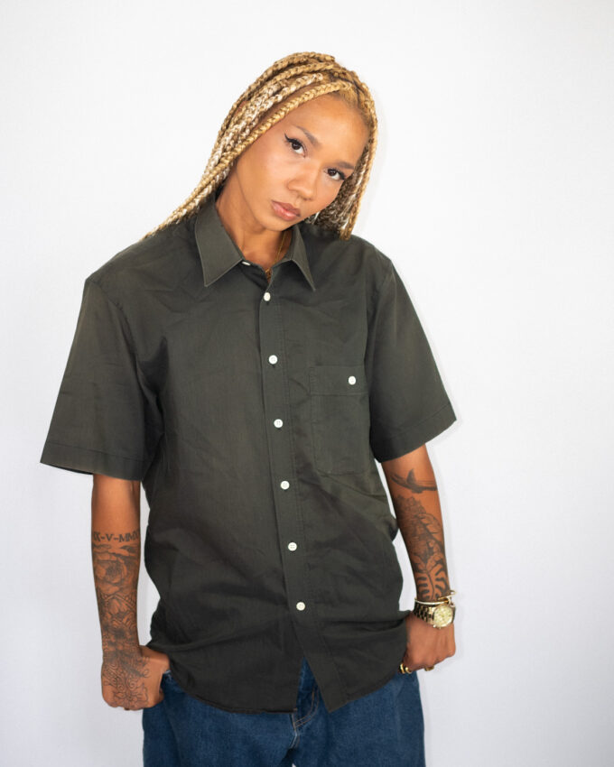 Minimalist Black Short Sleeve Shirt – Classic & Clean M/L