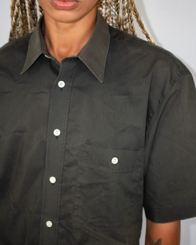 Minimalist Black Short Sleeve Shirt – Classic & Clean M/L