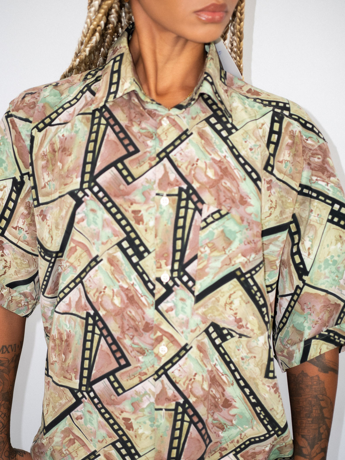 Abstract Film Print Shirt – Artistic Vintage Dream - L - Image 4