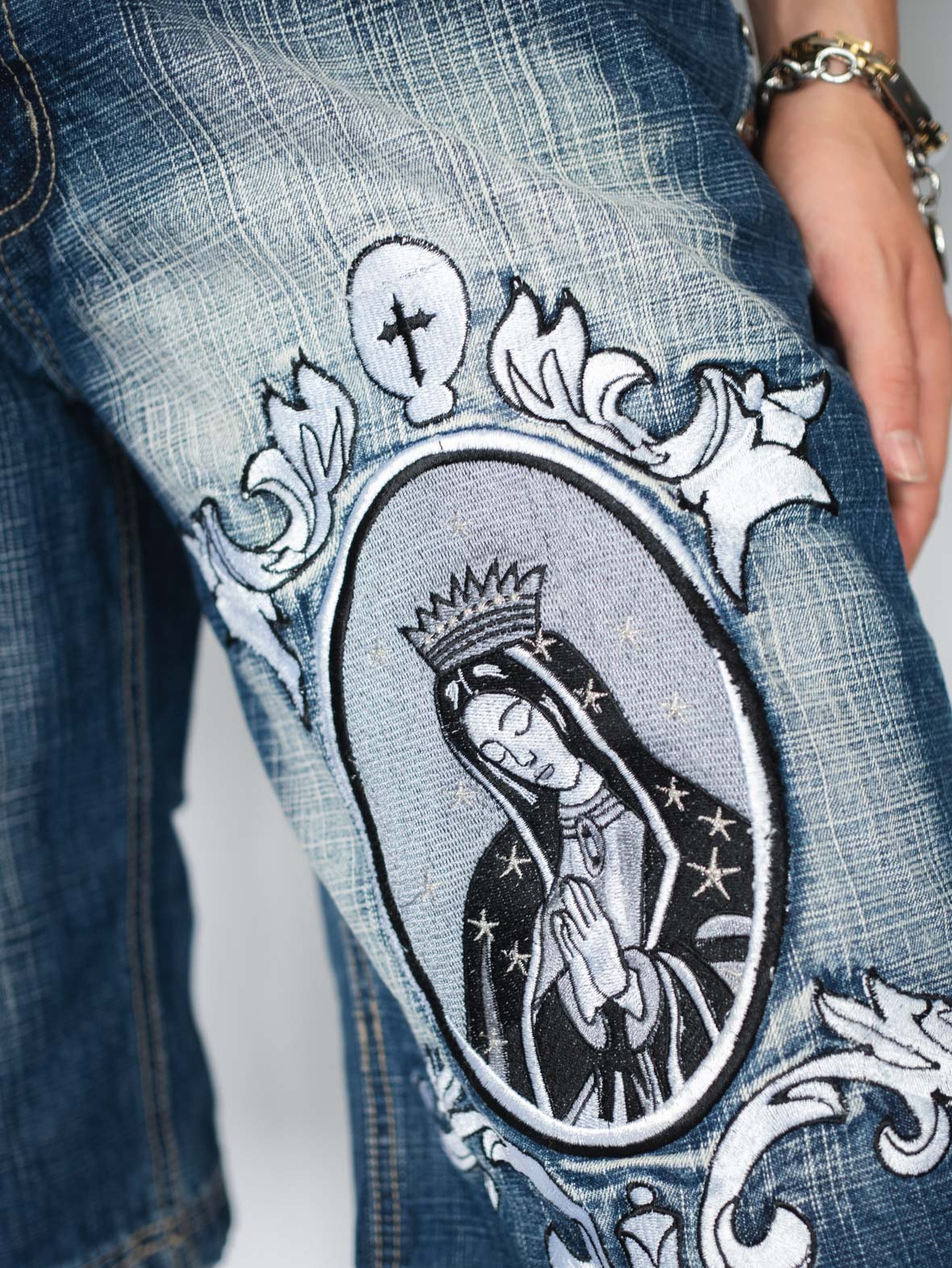 Embroidered Vintage Mi Raza Denim Jorts – S/M - Image 3