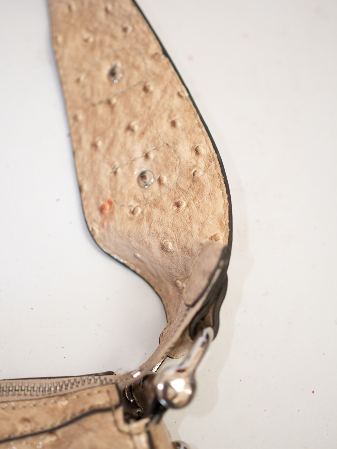 Rare Vintage Guess Buckle Bag in Beige Ostrich Look - Image 6