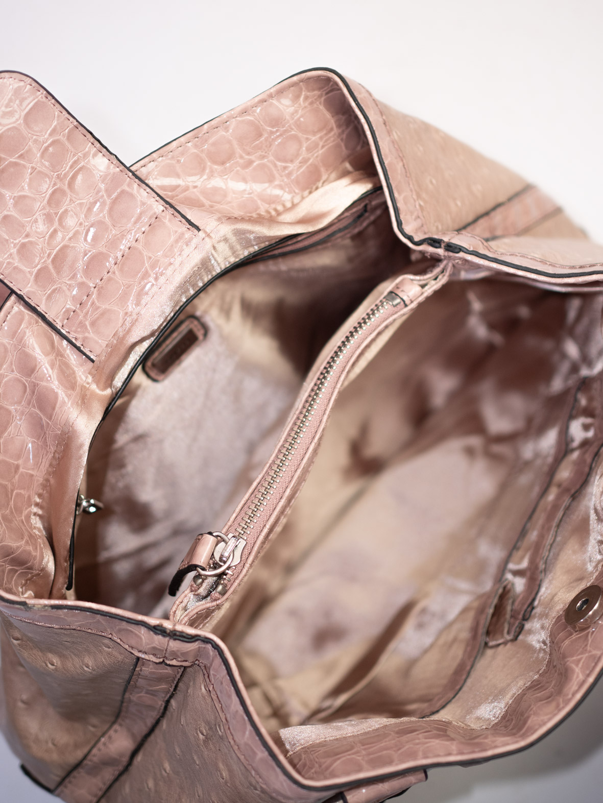 Vintage Guess Bag in Soft Pink Croco Texture - Image 9
