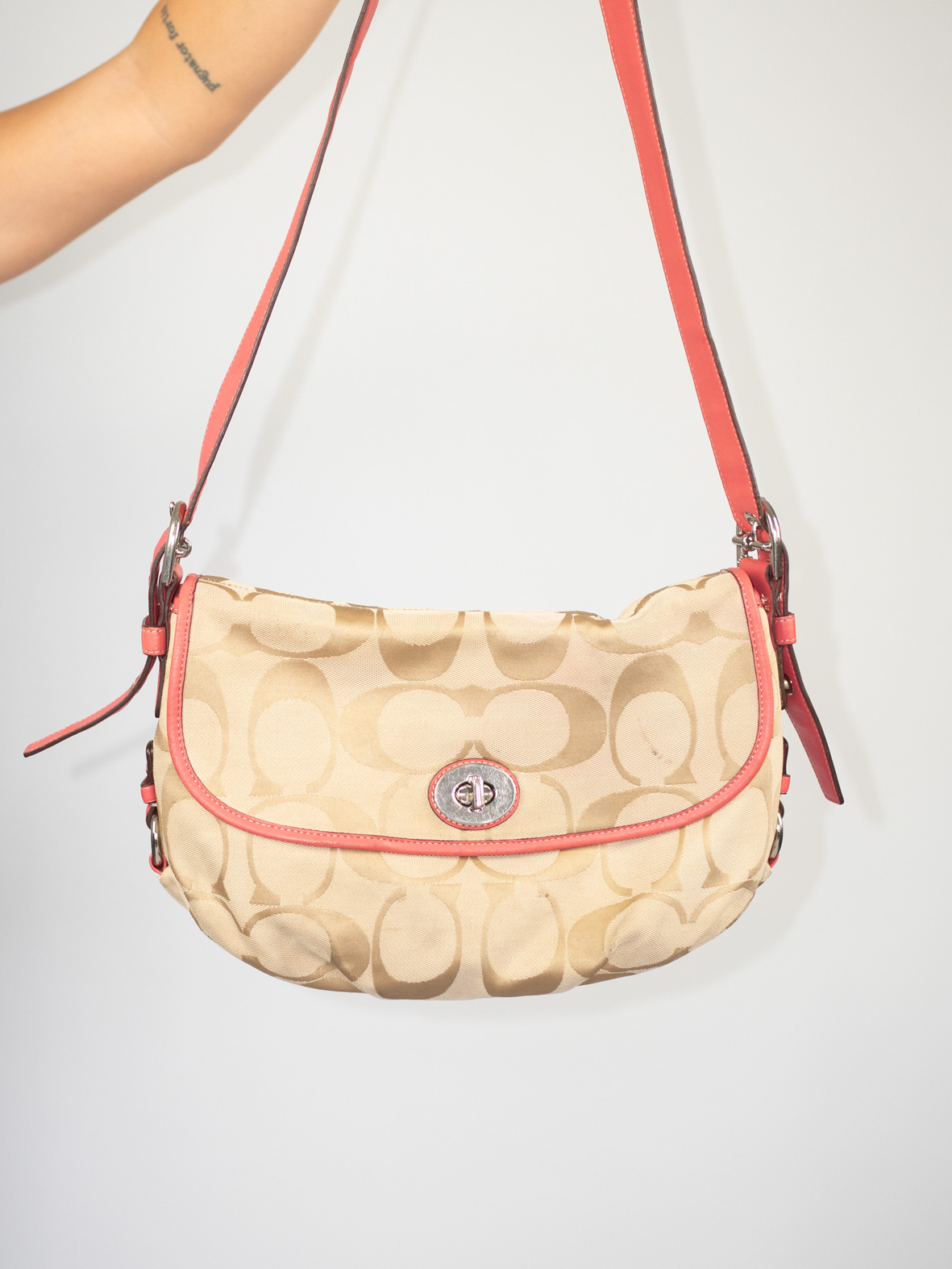Vintage Coach Crossbody Bag – Beige/Red - Image 2
