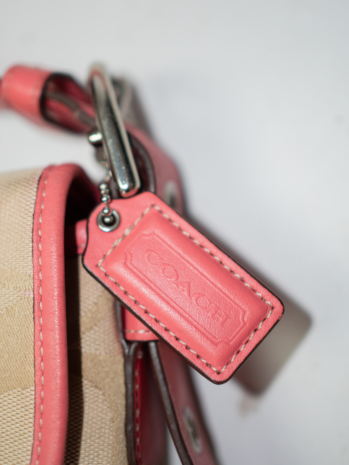 Vintage Coach Crossbody Bag – Beige/Red - Image 8