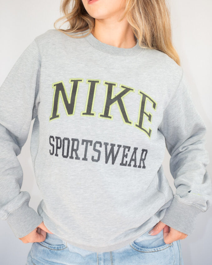 Vintage Nike Spellout Sweatshirt – Embroidered - M