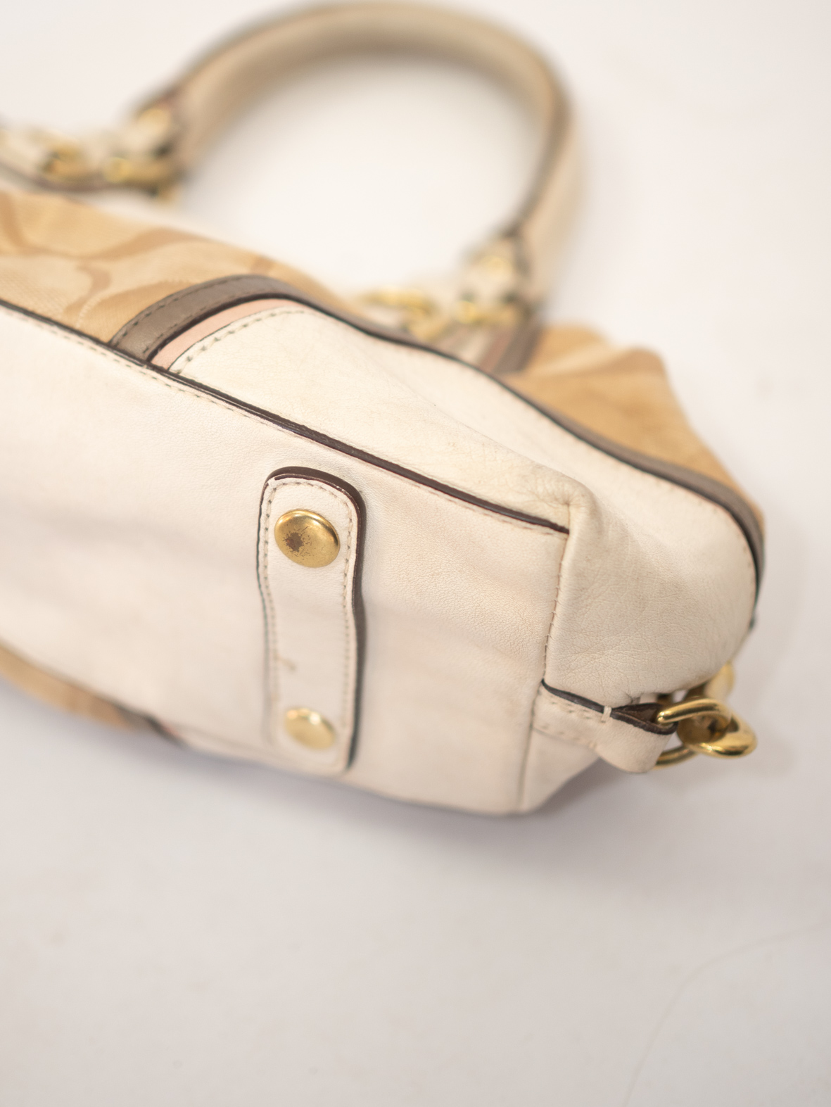 Vintage Coach Shoulder Bag – Beige Signature Canvas - Image 7