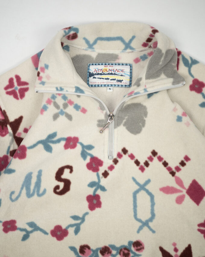 Colorful Vintage Fleece – M