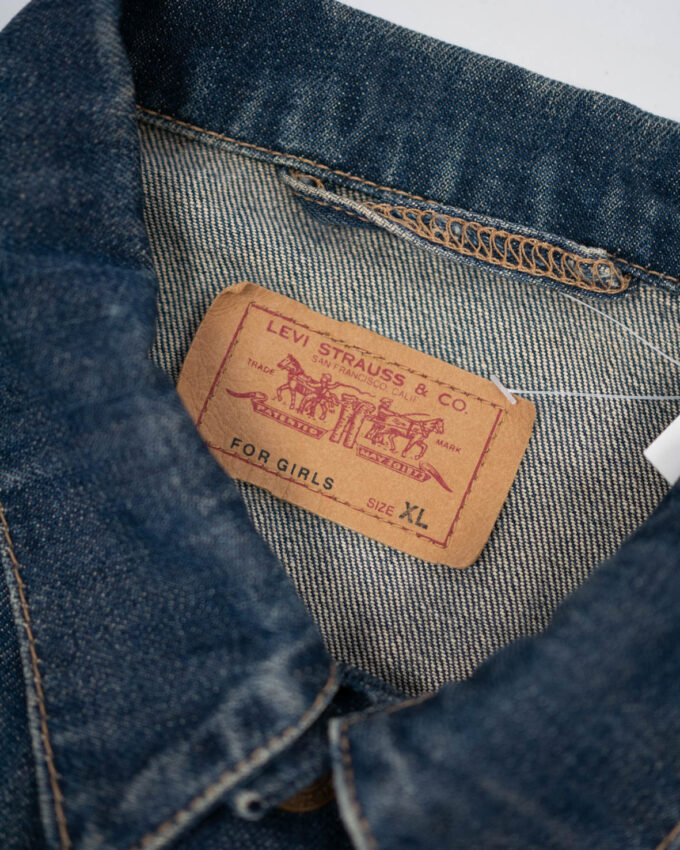 Vintage Levi’s Denim Jacket – Dark Wash Classic - M