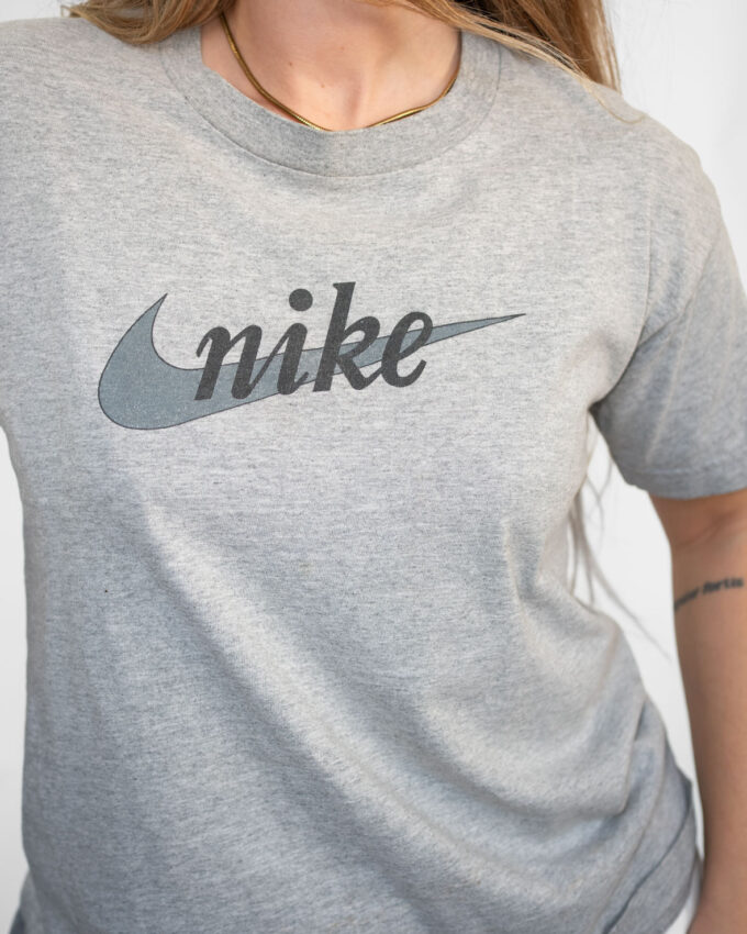 Off-Duty Essential – Vintage Nike Grey Cotton Tee - M