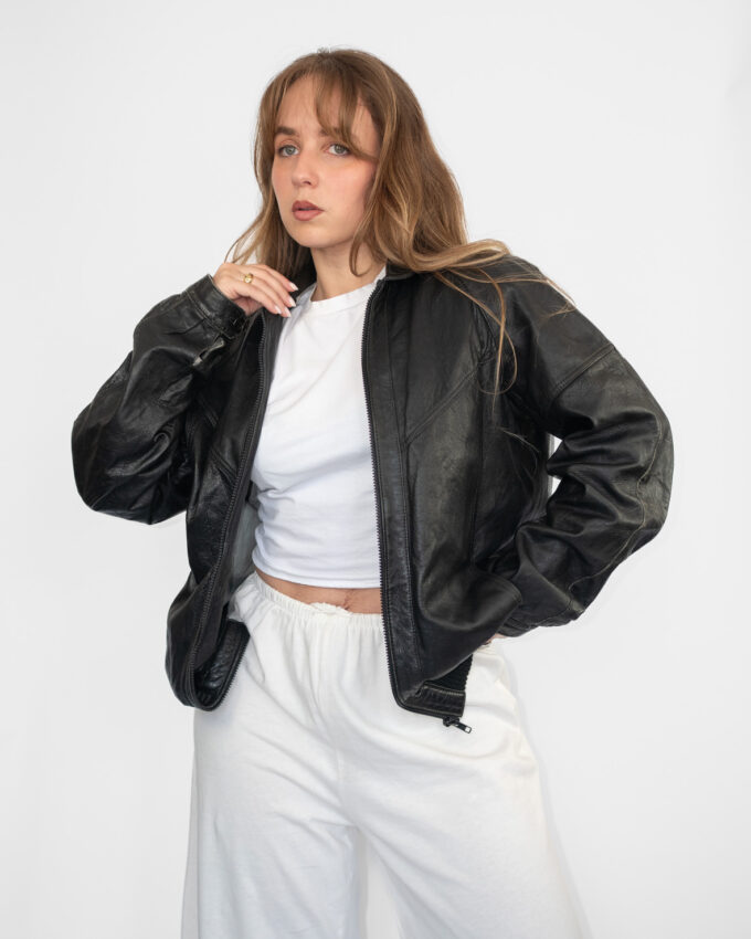 Classic Edge – Black Leather Jacket - M/L