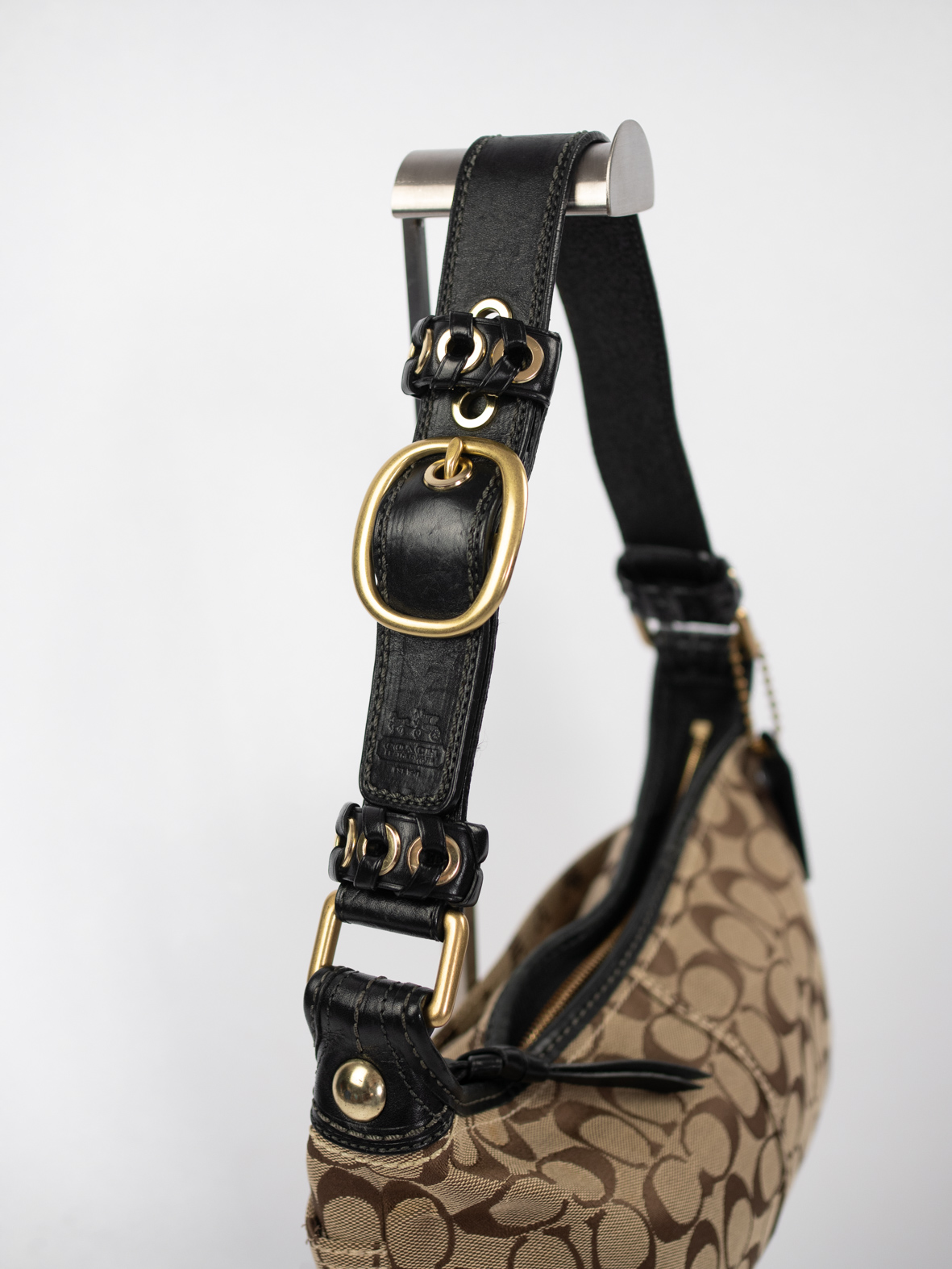 Vintage Coach Signature Shoulder Bag – Black - Image 4