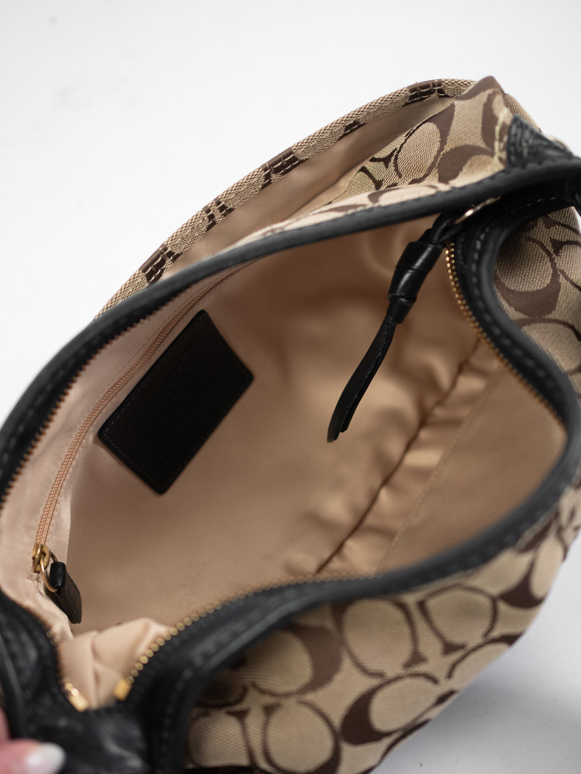 Vintage Coach Signature Shoulder Bag – Black - Image 11