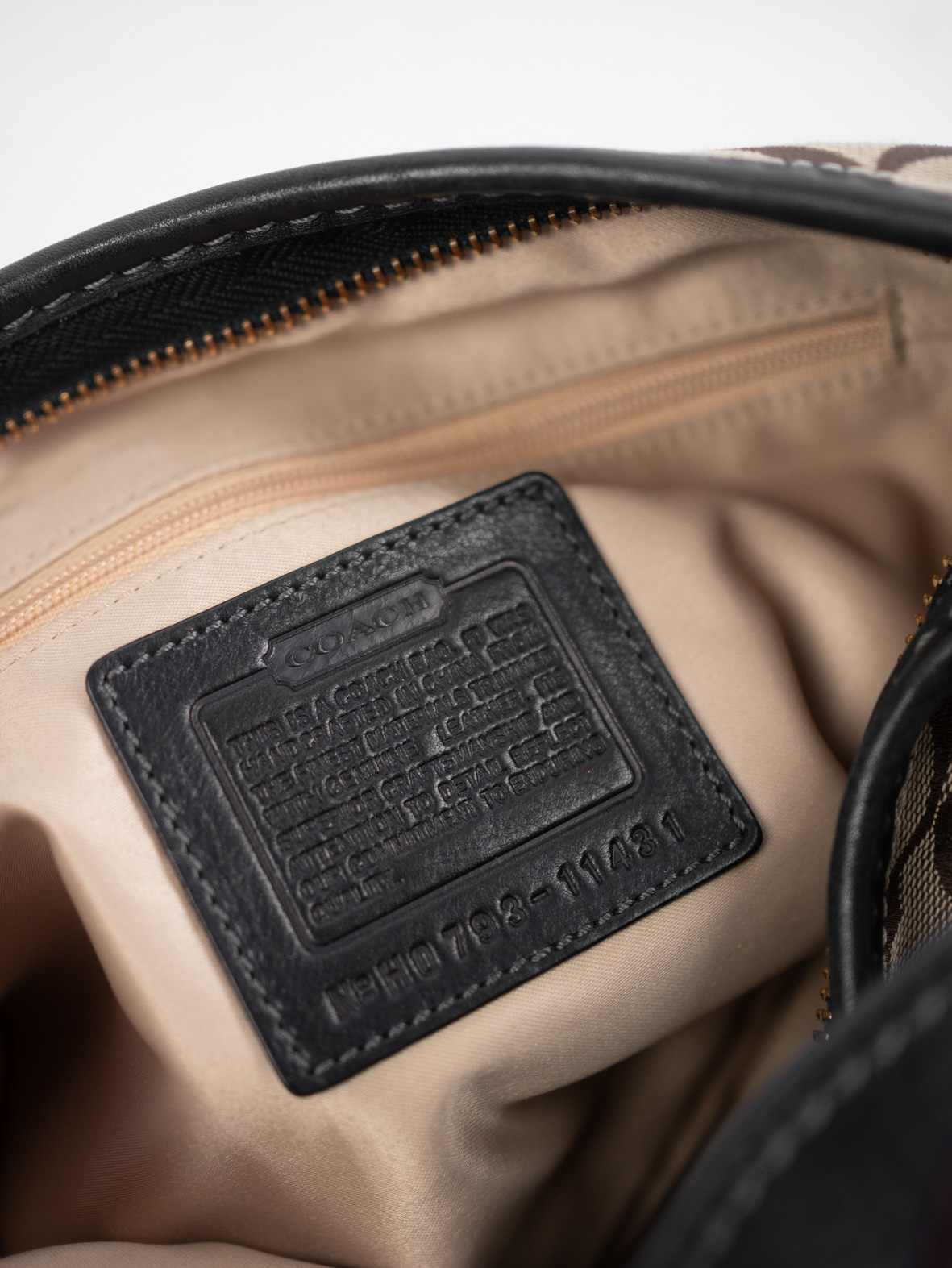 Vintage Coach Signature Shoulder Bag – Black - Image 12