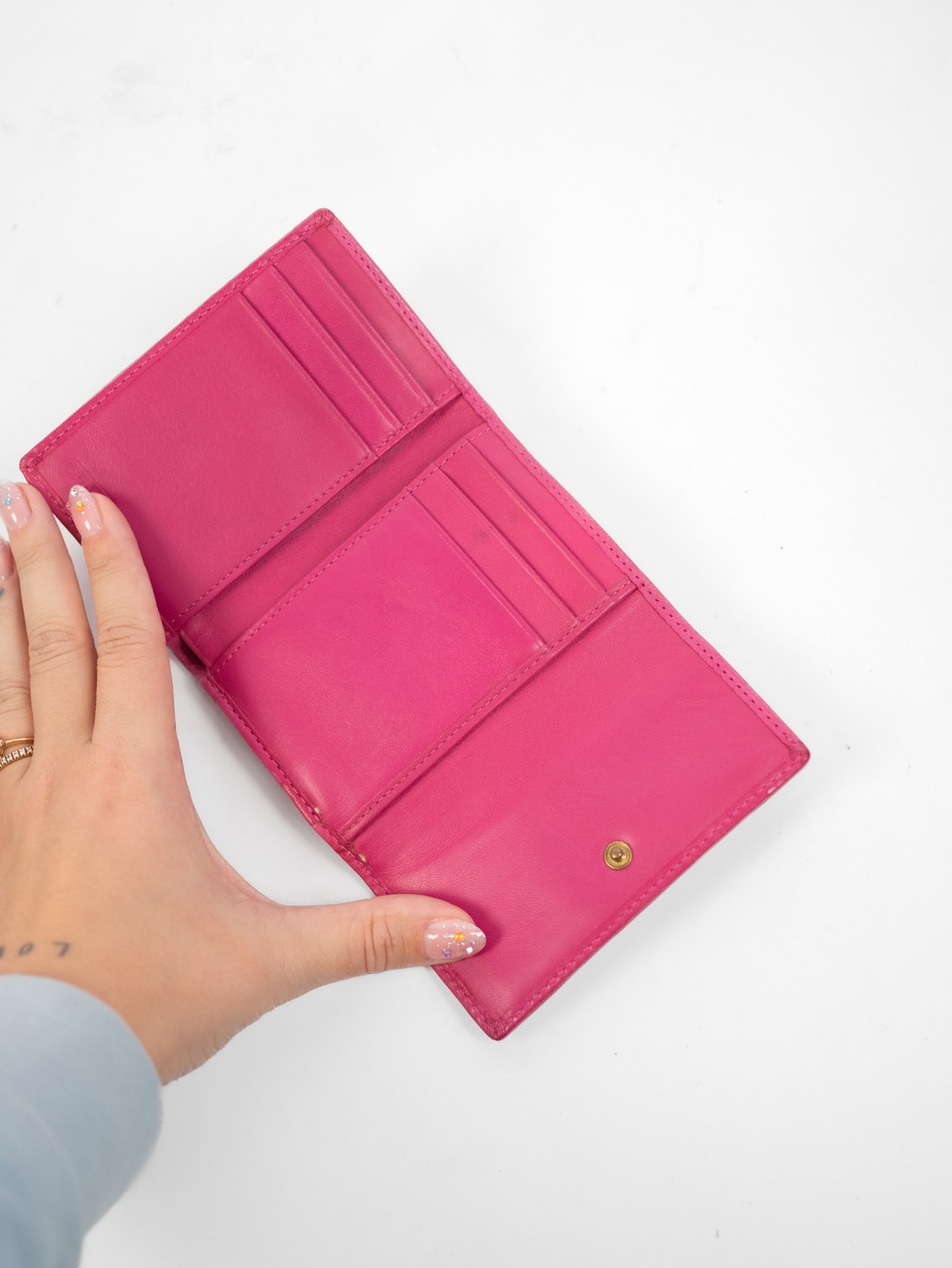 Vintage Signature Mini Wallet – Pink Detail - Image 3