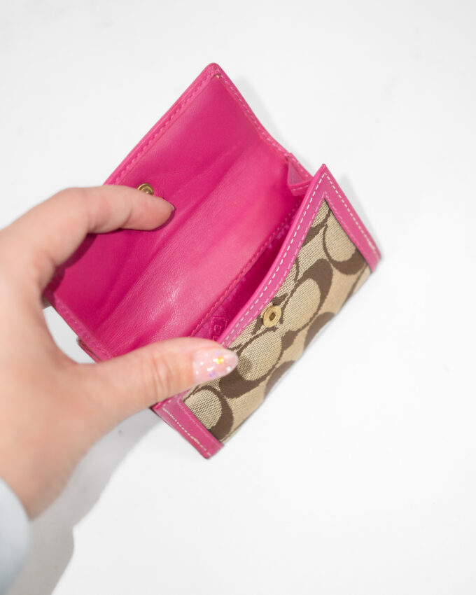 Vintage Signature Mini Wallet – Pink Detail