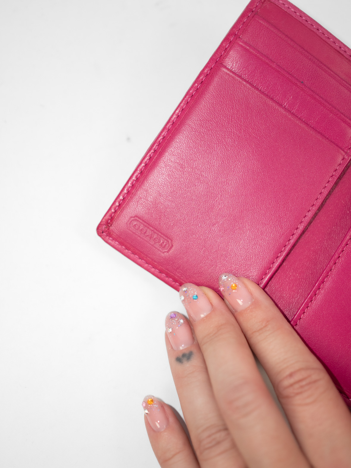 Vintage Signature Mini Wallet – Pink Detail - Image 6
