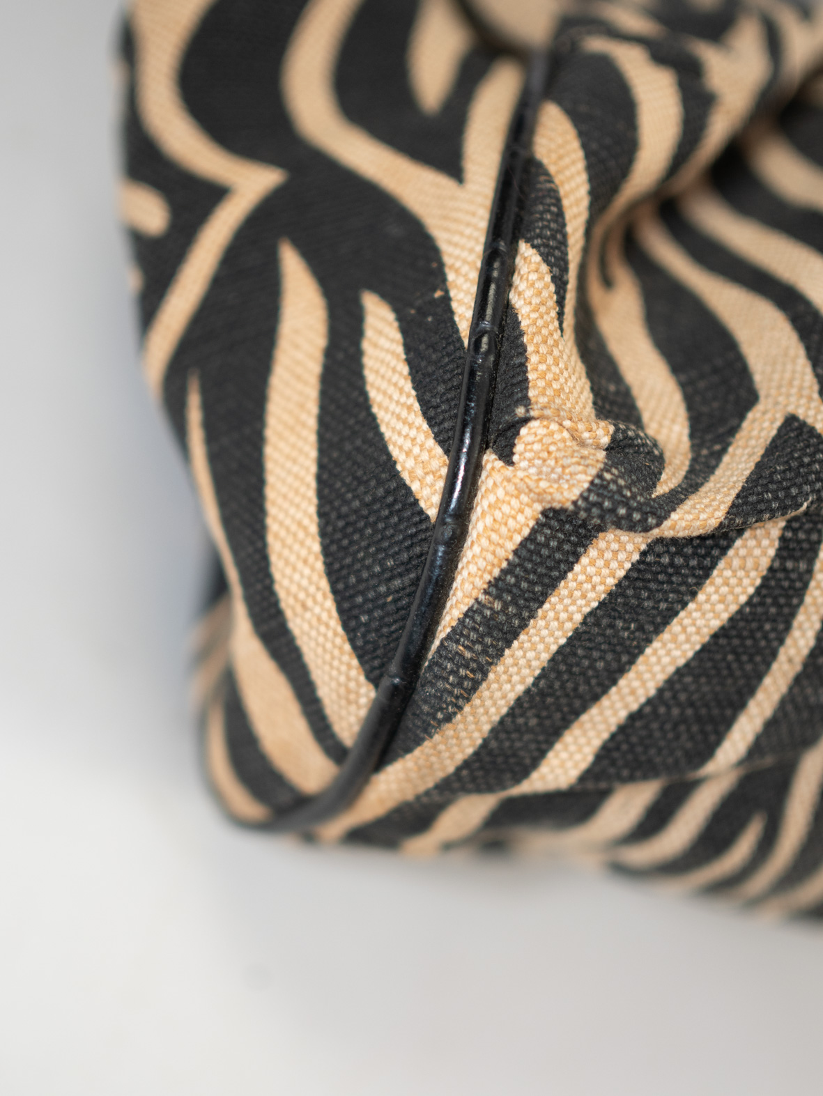 Vintage Guess Zebra Buckle Bag - Image 8