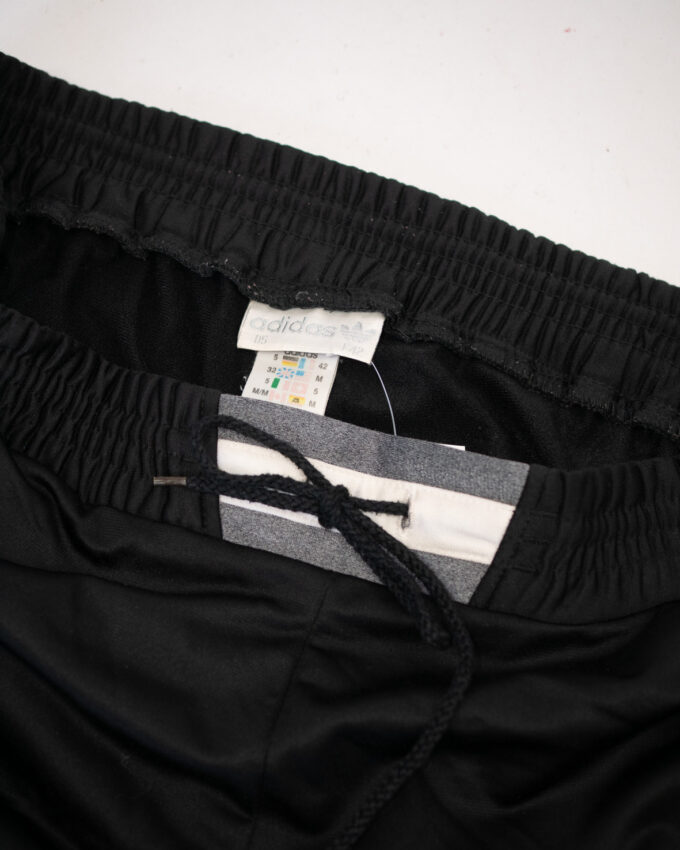 Vintage 90s Adidas Shorts – M