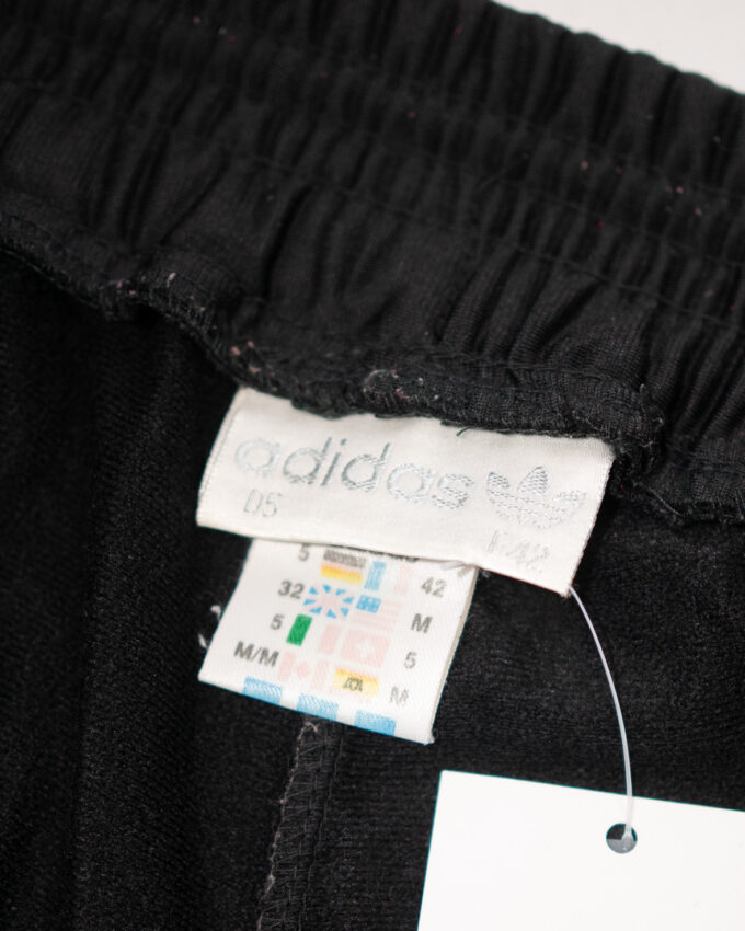 Vintage 90s Adidas Shorts – M