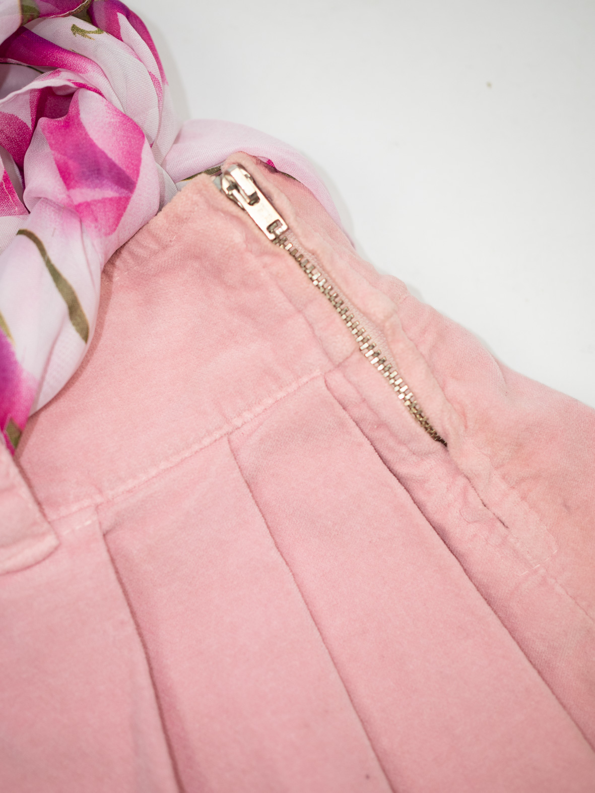 Vintage Velvet Cotton Pleated Mini Skirt with Scarf - Image 4