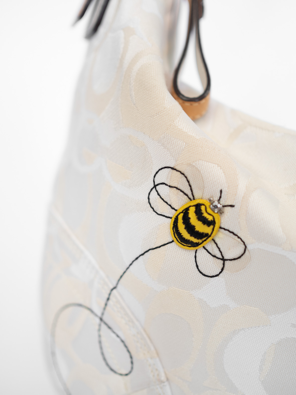 Collector's Vintage Coach Bee Signature Hobo - Image 4