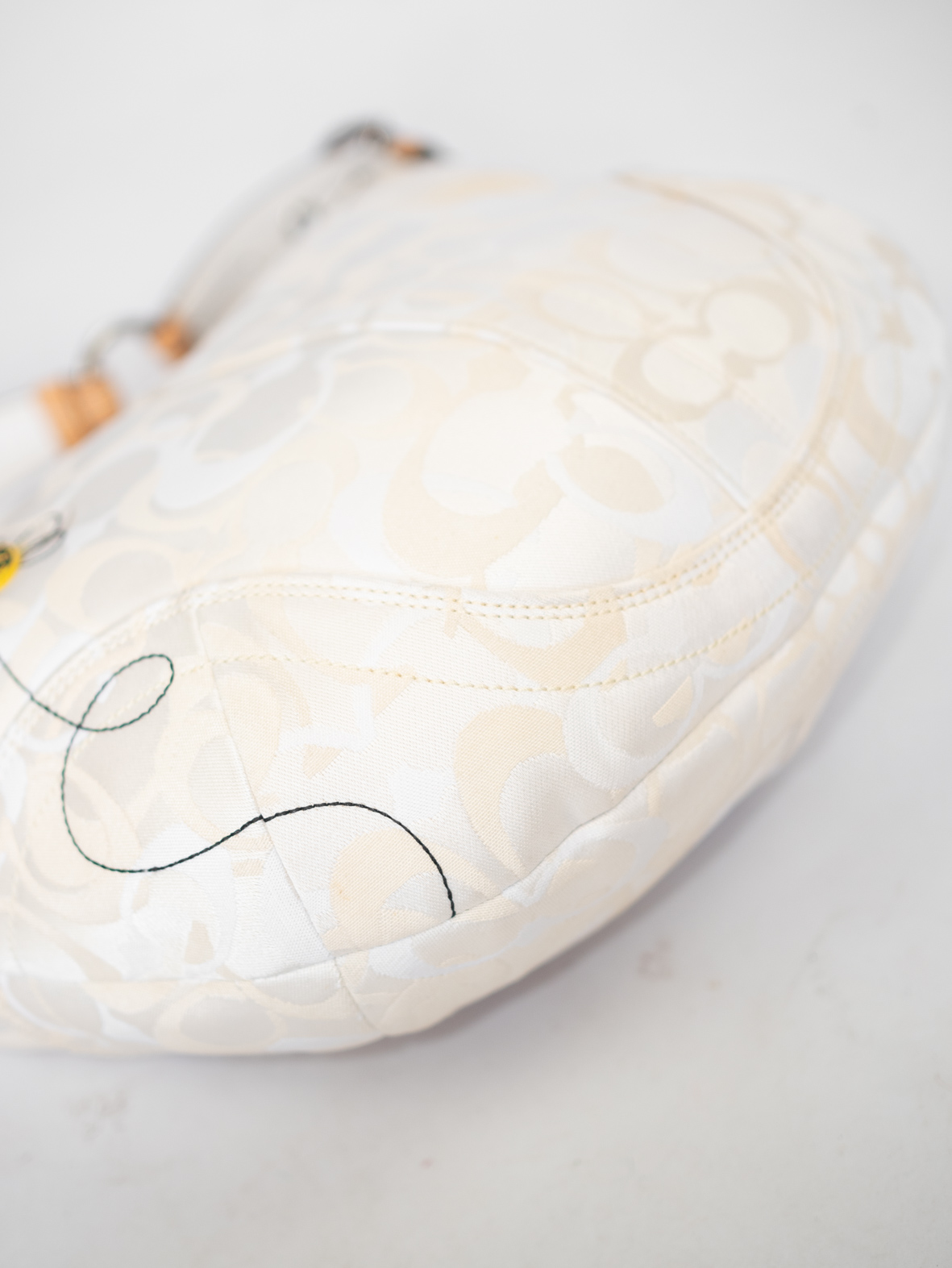 Collector's Vintage Coach Bee Signature Hobo - Image 9