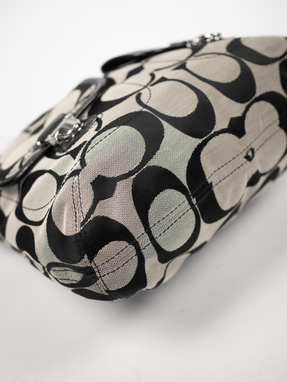 Coach Vintage Poppy Black Signature Shoulder Bag - Image 7
